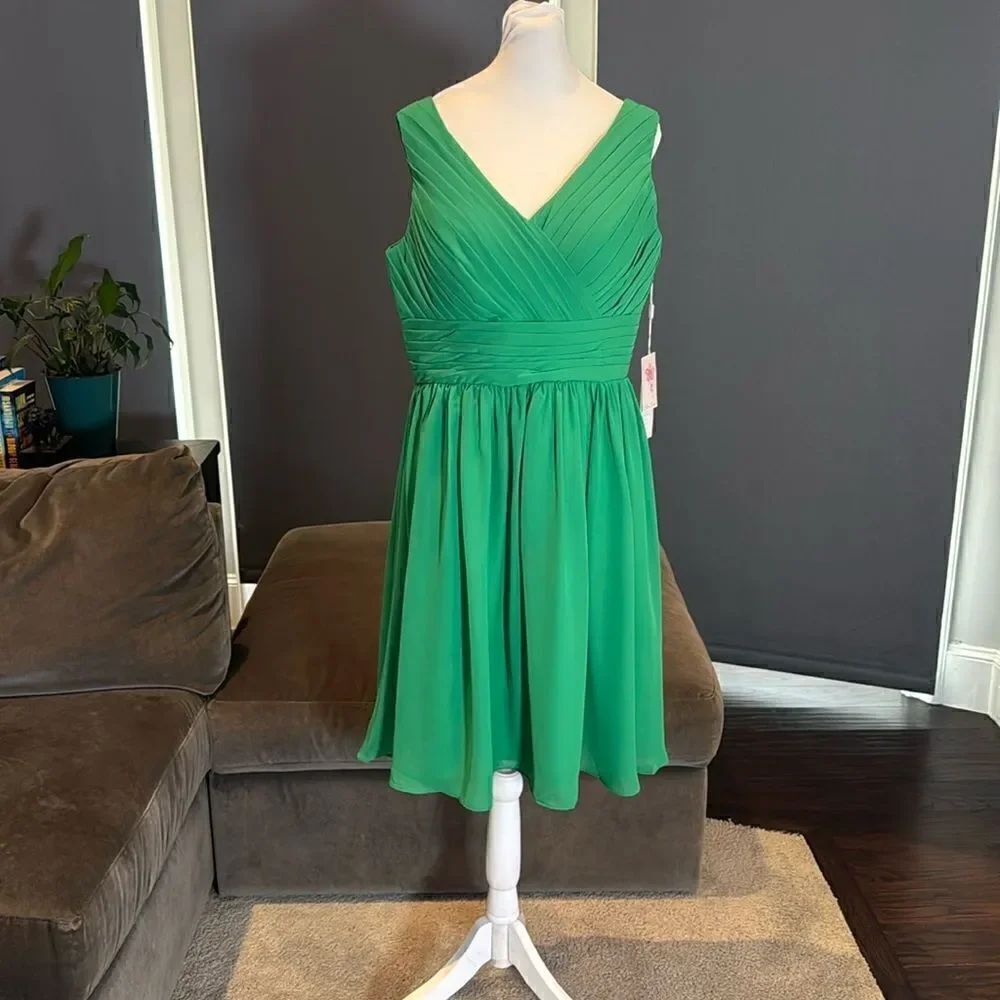 Women’s Green Chiffon V-Neck Short Formal Party Dress Zip Up Back Size L NWT